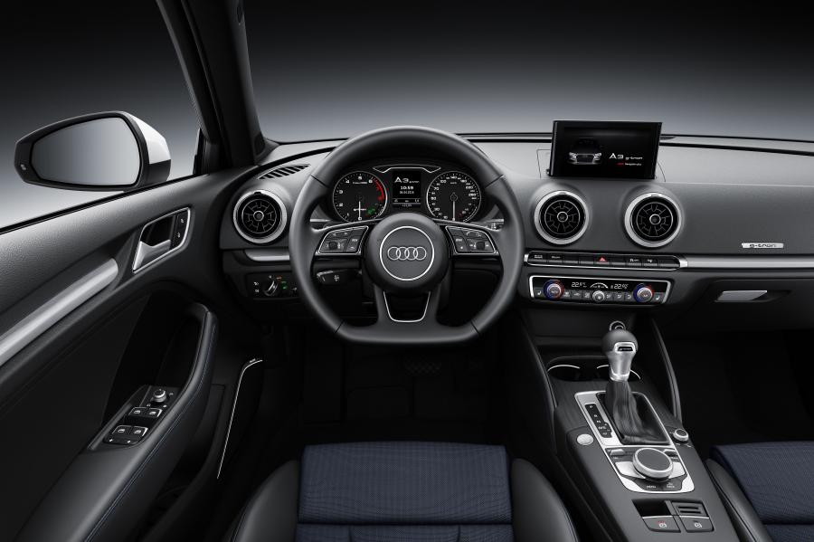 Торпедо Audi A3 Sportback g-tron (8V) 2016 года  (WW) (фото 20 из 20)